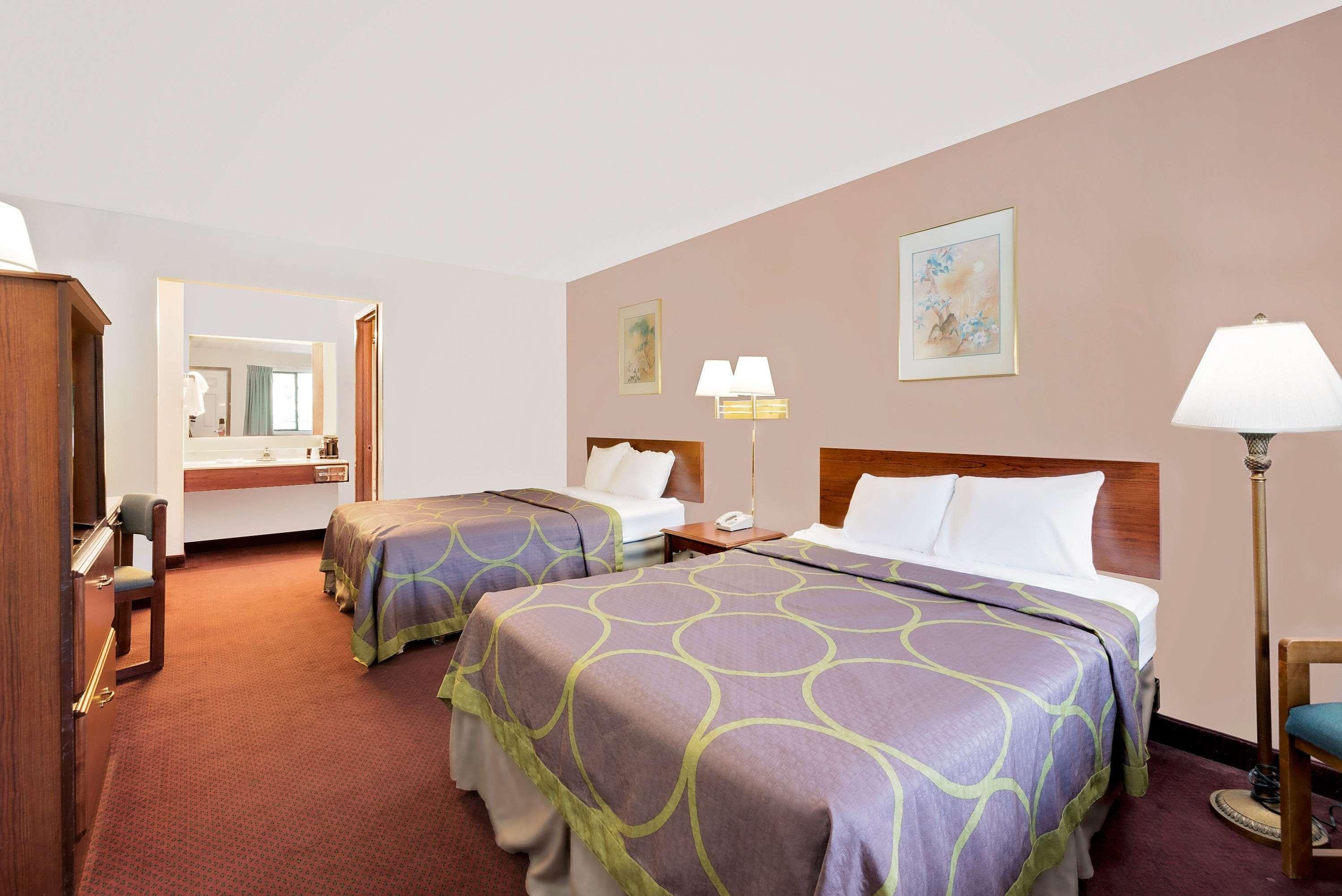 ซูเปอร์ 8 บาย วินด์แฮม คีน์สโตน/เมาน์รัชมอร์ Hotel คีย์สโตน ภายนอก รูปภาพ