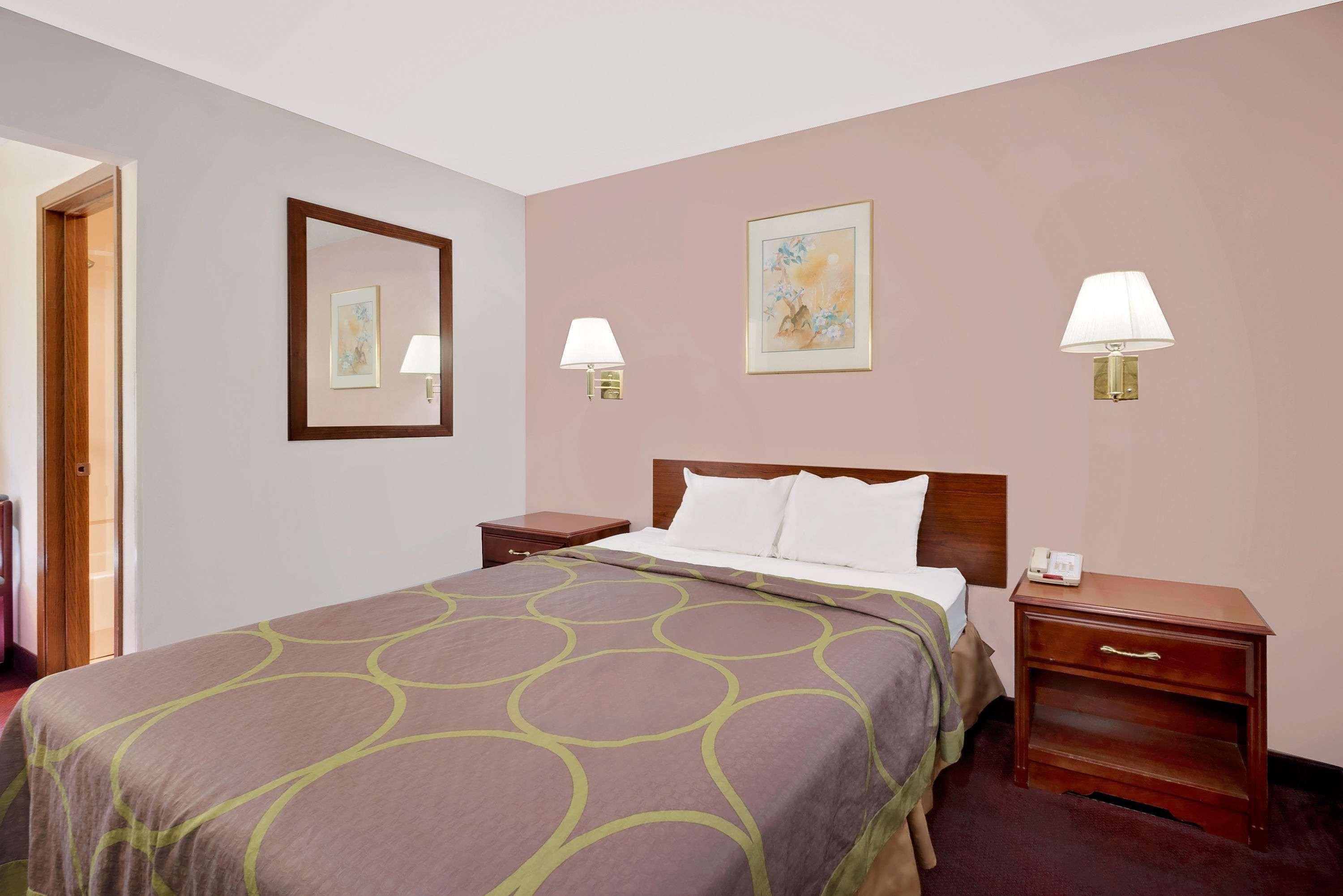 ซูเปอร์ 8 บาย วินด์แฮม คีน์สโตน/เมาน์รัชมอร์ Hotel คีย์สโตน ภายนอก รูปภาพ