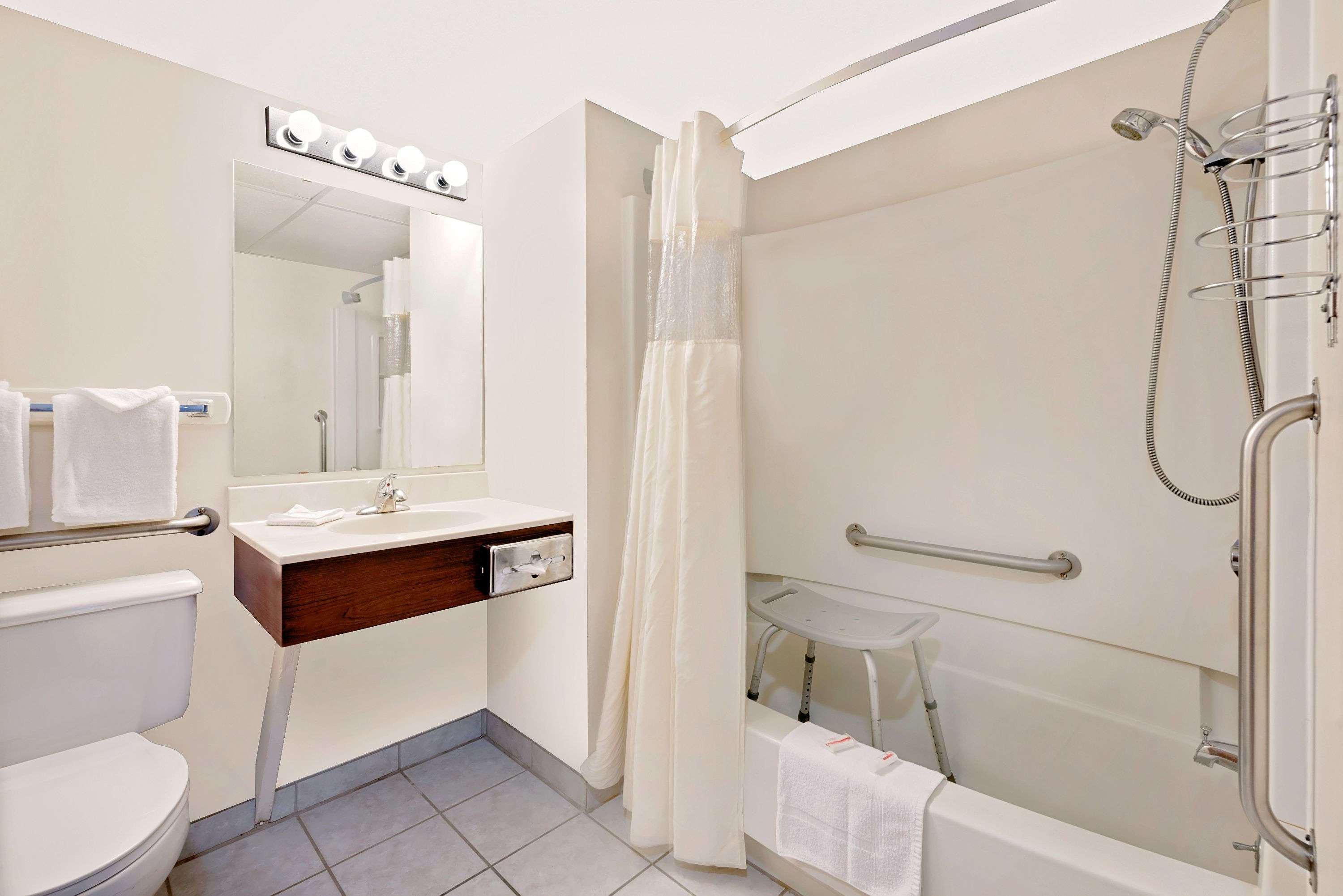 ซูเปอร์ 8 บาย วินด์แฮม คีน์สโตน/เมาน์รัชมอร์ Hotel คีย์สโตน ภายนอก รูปภาพ