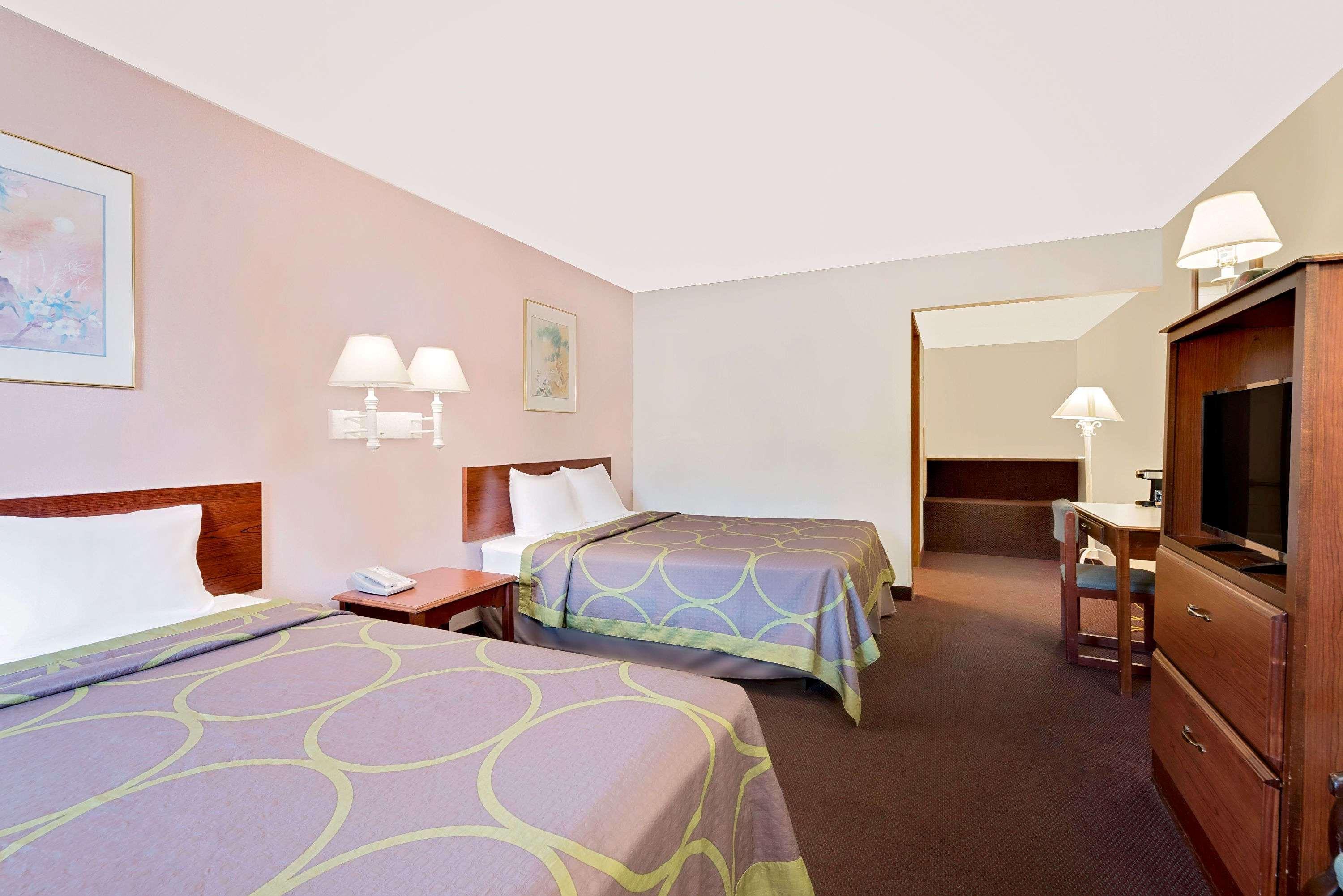 ซูเปอร์ 8 บาย วินด์แฮม คีน์สโตน/เมาน์รัชมอร์ Hotel คีย์สโตน ภายนอก รูปภาพ