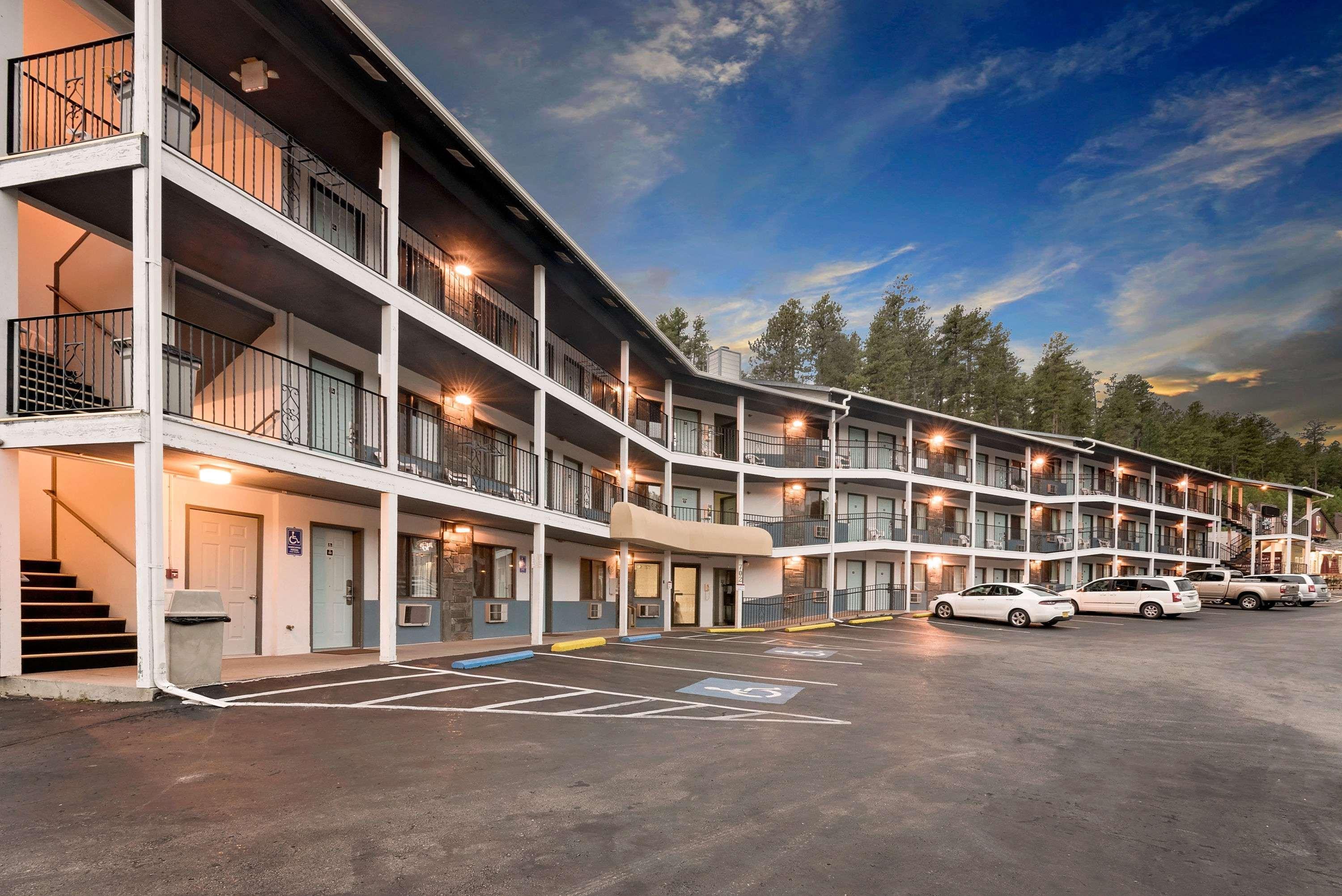 ซูเปอร์ 8 บาย วินด์แฮม คีน์สโตน/เมาน์รัชมอร์ Hotel คีย์สโตน ภายนอก รูปภาพ