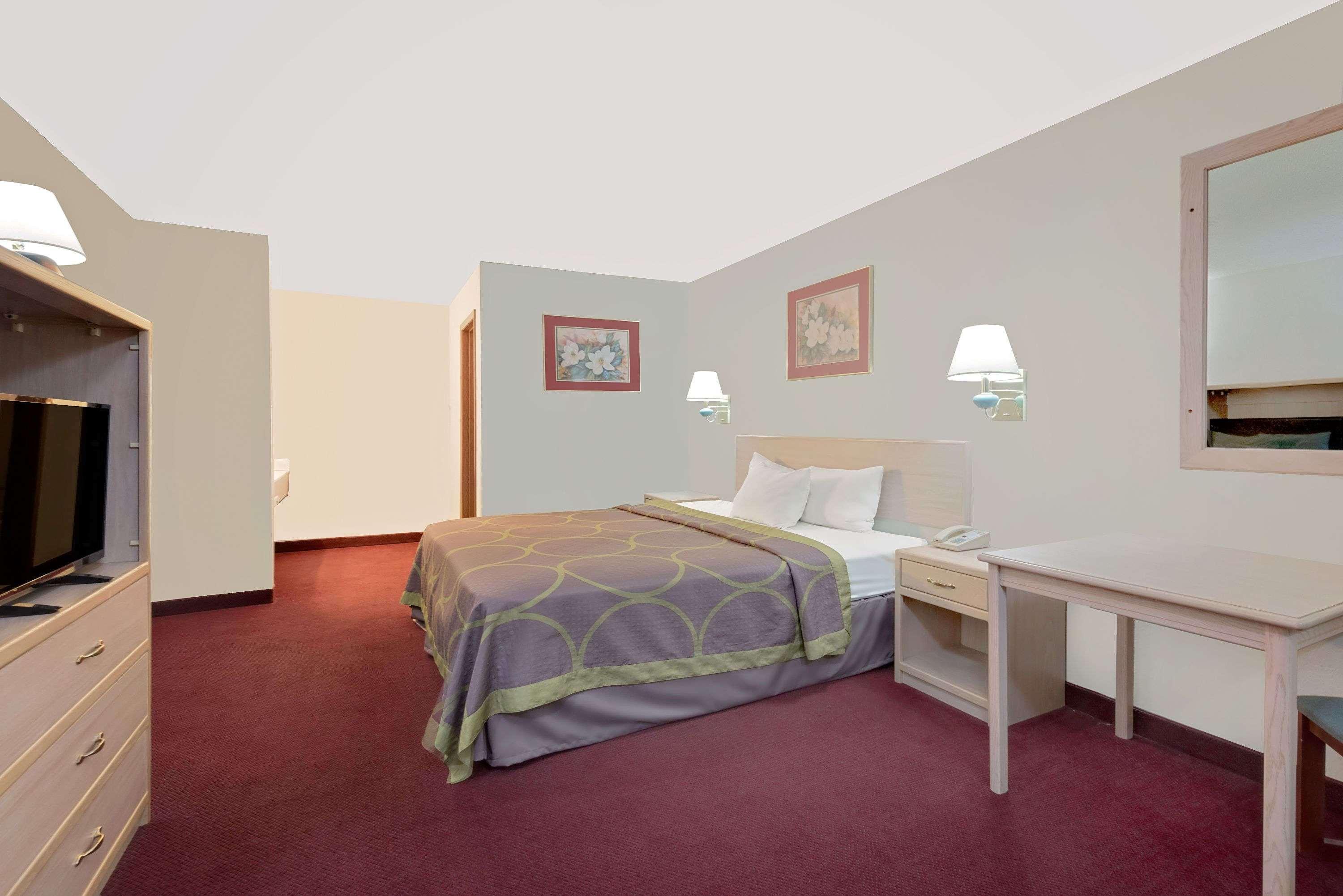ซูเปอร์ 8 บาย วินด์แฮม คีน์สโตน/เมาน์รัชมอร์ Hotel คีย์สโตน ภายนอก รูปภาพ