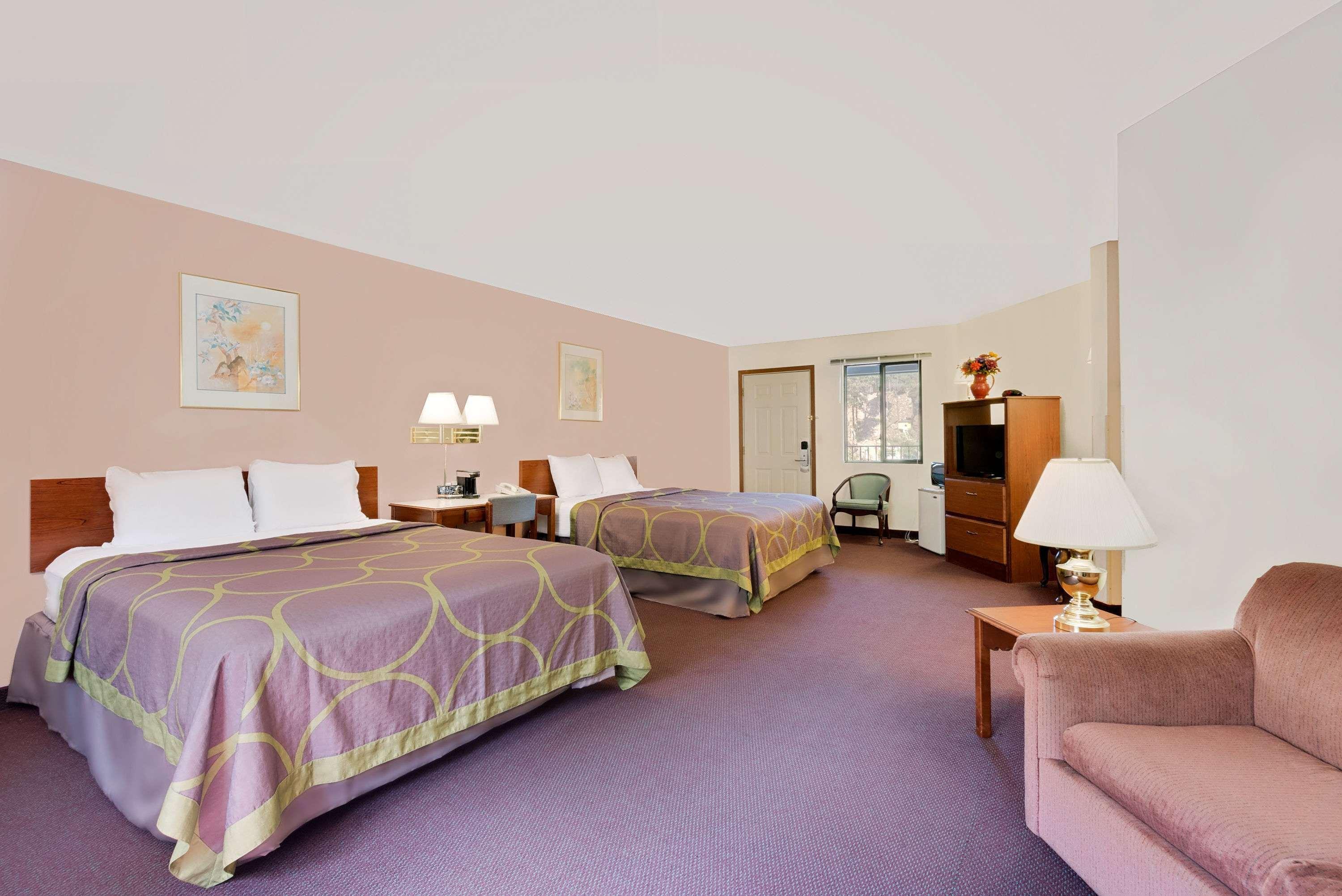 ซูเปอร์ 8 บาย วินด์แฮม คีน์สโตน/เมาน์รัชมอร์ Hotel คีย์สโตน ภายนอก รูปภาพ