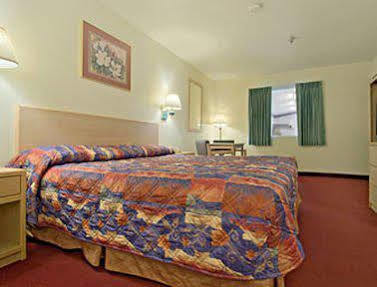 ซูเปอร์ 8 บาย วินด์แฮม คีน์สโตน/เมาน์รัชมอร์ Hotel คีย์สโตน ภายนอก รูปภาพ